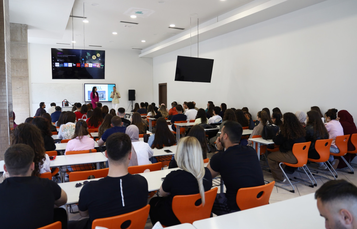 Dental Students Explore New Professional Opport......